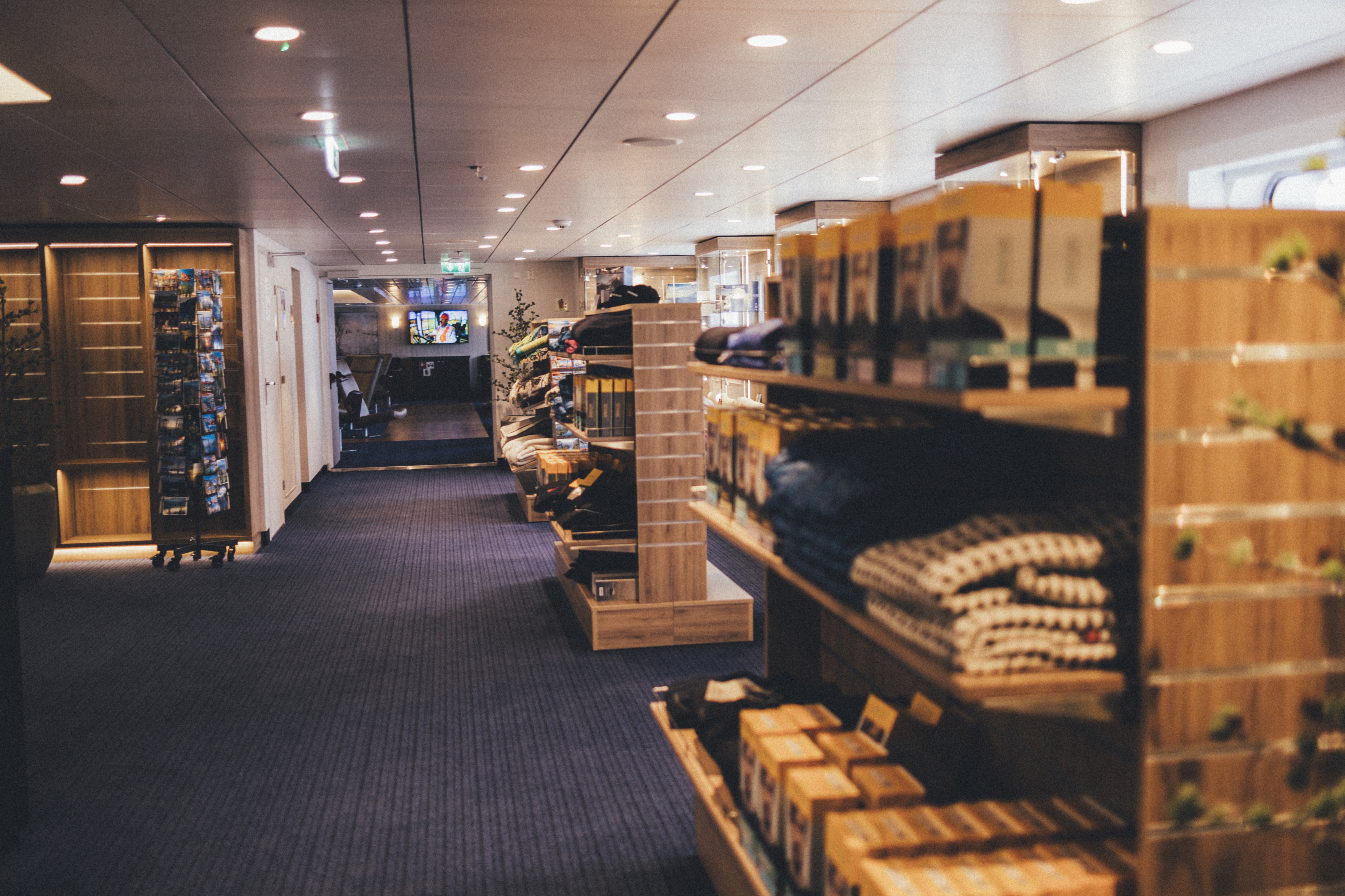 MS Spitsbergen - Shop